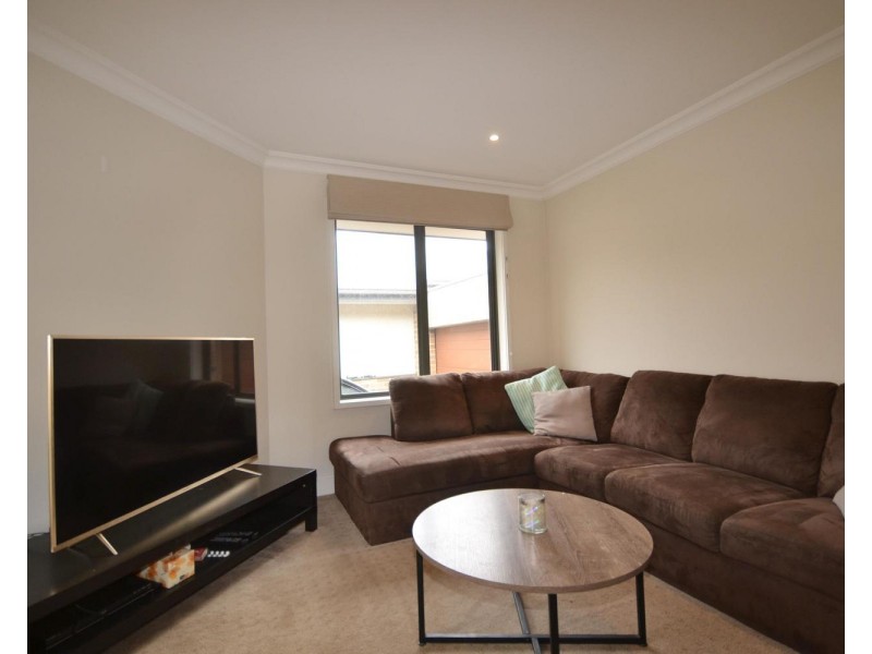 2/6 Bridges Avenue, Mooroolbark VIC 3138