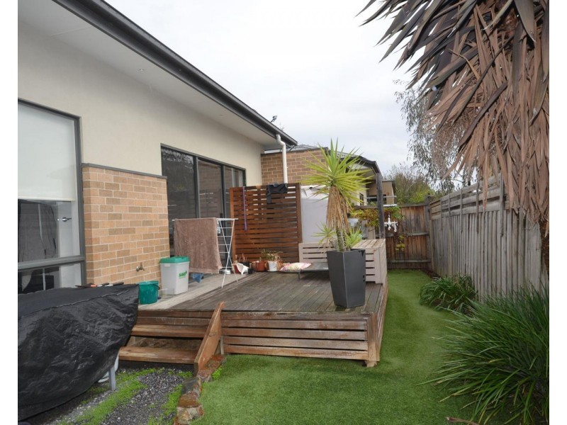 2/6 Bridges Avenue, Mooroolbark VIC 3138