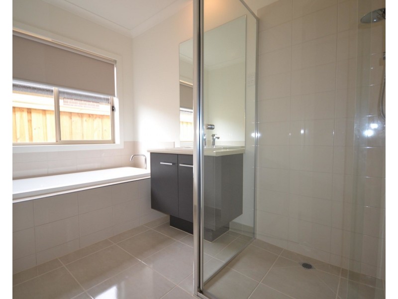 42 Sherwood Road, Chirnside Park VIC 3116