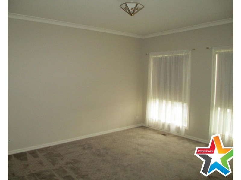 4 Balmoral Street, Kilsyth VIC 3137