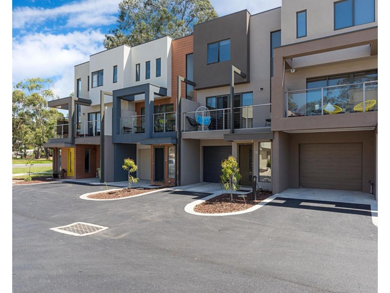 18 Primary Street, Mooroolbark VIC 3138