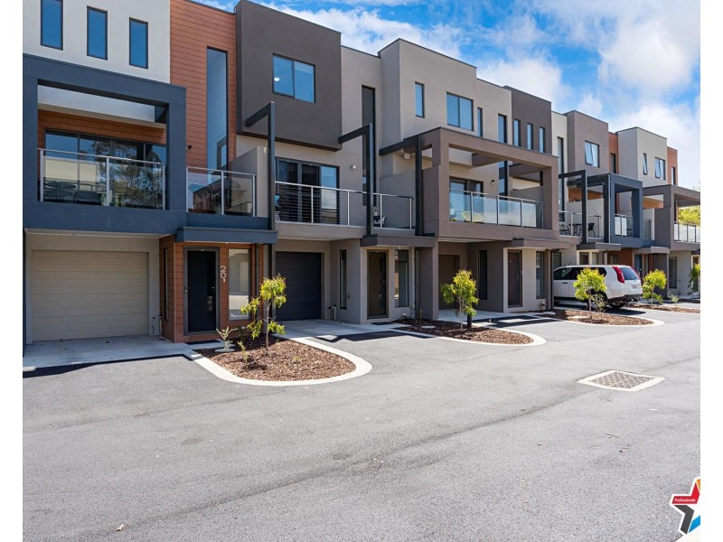 18 Primary Street, Mooroolbark VIC 3138