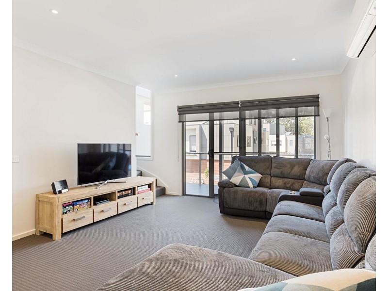 18 Primary Street, Mooroolbark VIC 3138