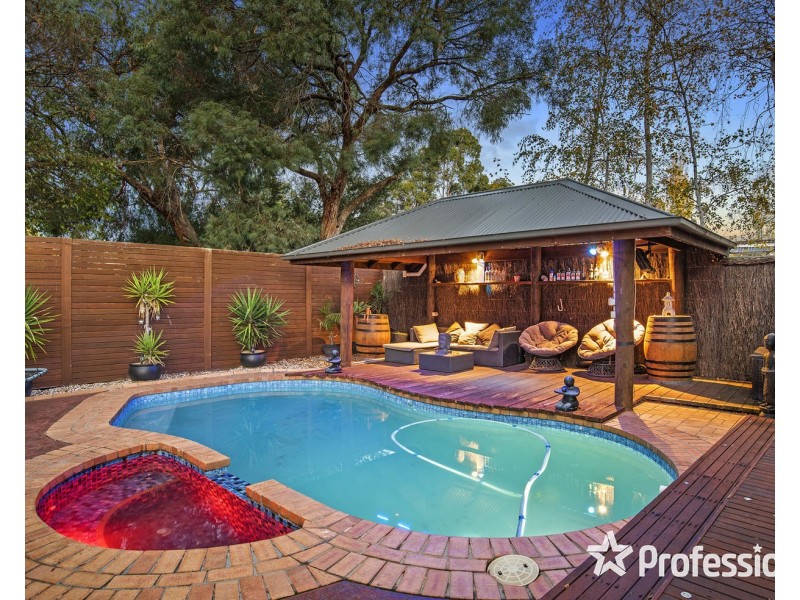9 Landstrom Quadrant, Kilsyth VIC 3137