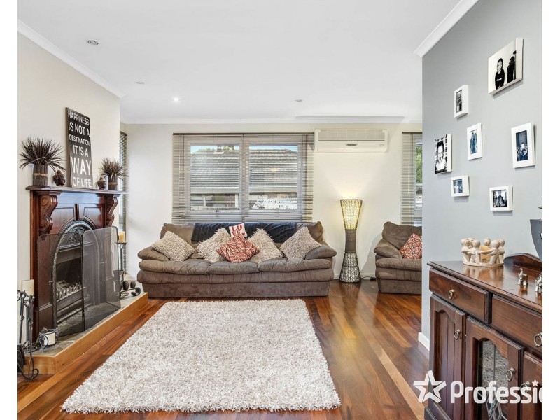 9 Landstrom Quadrant, Kilsyth VIC 3137