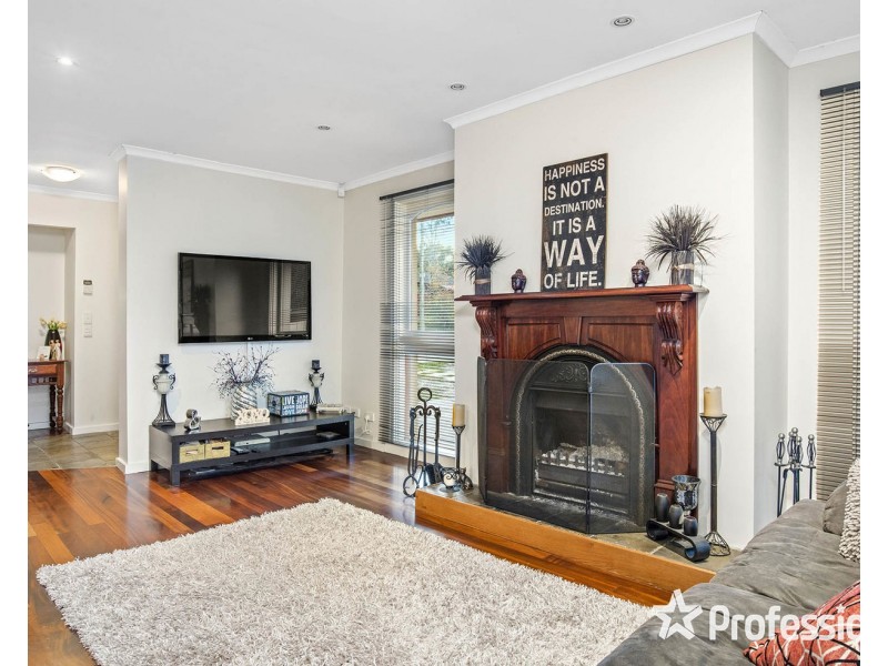 9 Landstrom Quadrant, Kilsyth VIC 3137