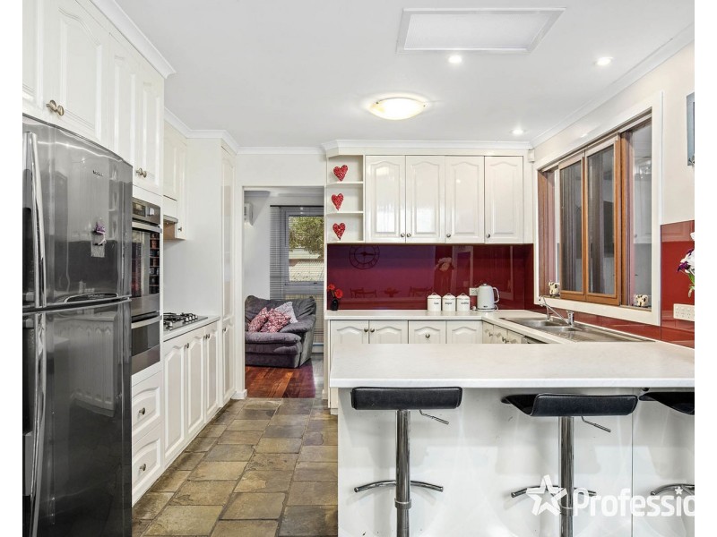 9 Landstrom Quadrant, Kilsyth VIC 3137