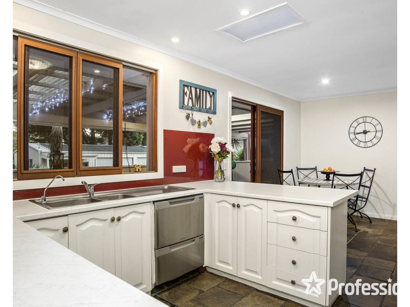 9 Landstrom Quadrant, Kilsyth VIC 3137