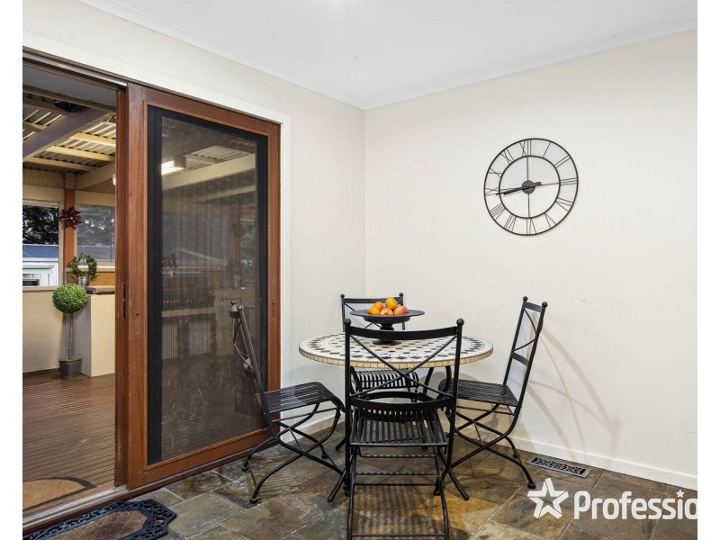9 Landstrom Quadrant, Kilsyth VIC 3137