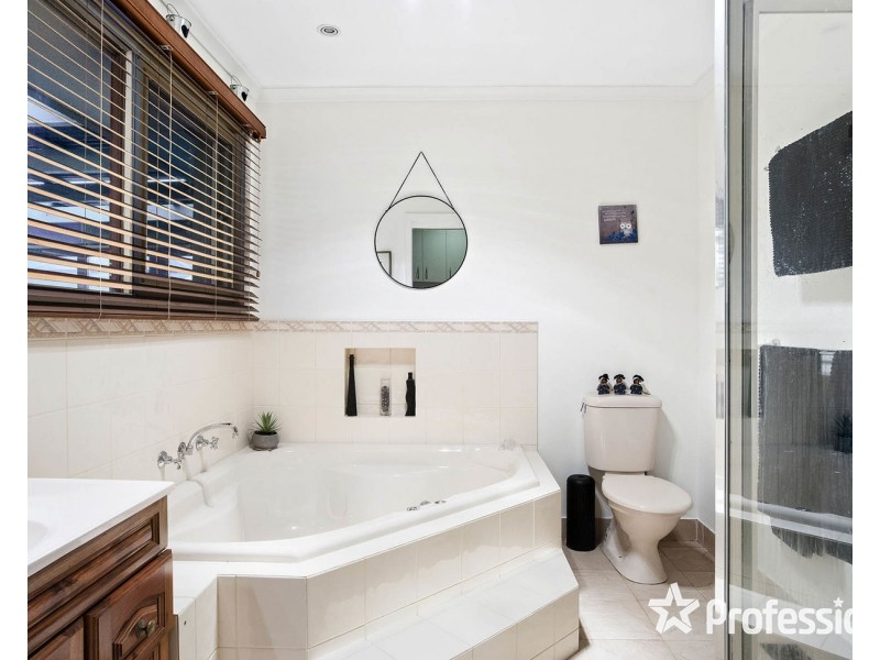 9 Landstrom Quadrant, Kilsyth VIC 3137