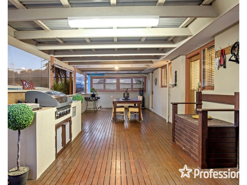 9 Landstrom Quadrant, Kilsyth VIC 3137