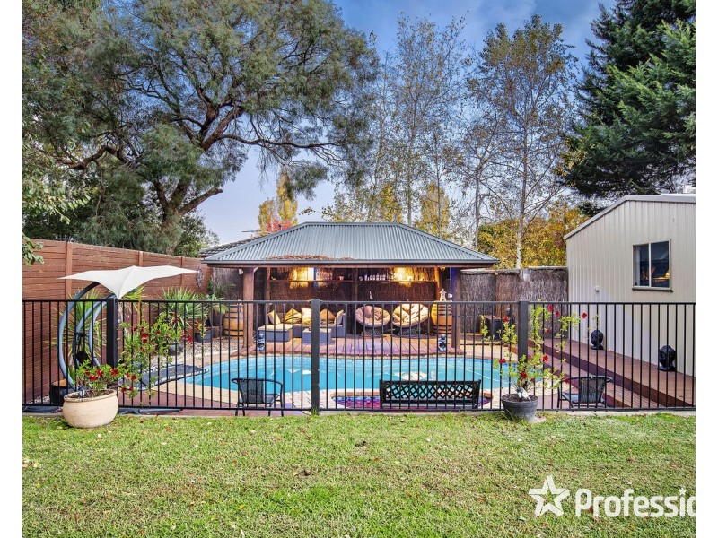 9 Landstrom Quadrant, Kilsyth VIC 3137