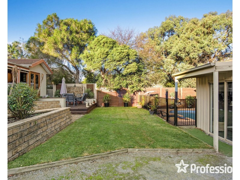 9 Landstrom Quadrant, Kilsyth VIC 3137