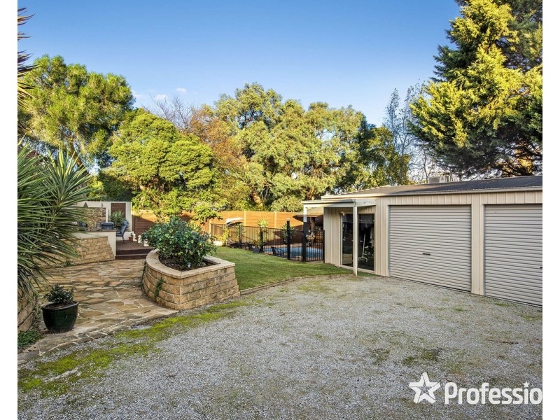 9 Landstrom Quadrant, Kilsyth VIC 3137