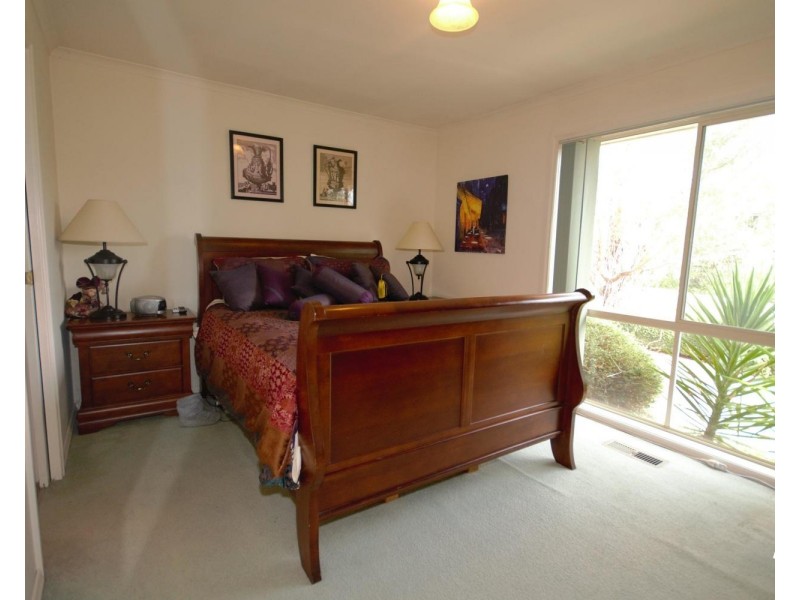 2/10 Dennis Street, Croydon VIC 3136