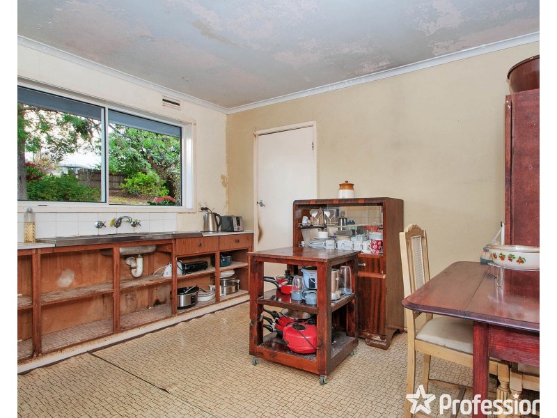 6 Greenslopes Drive, Mooroolbark VIC 3138