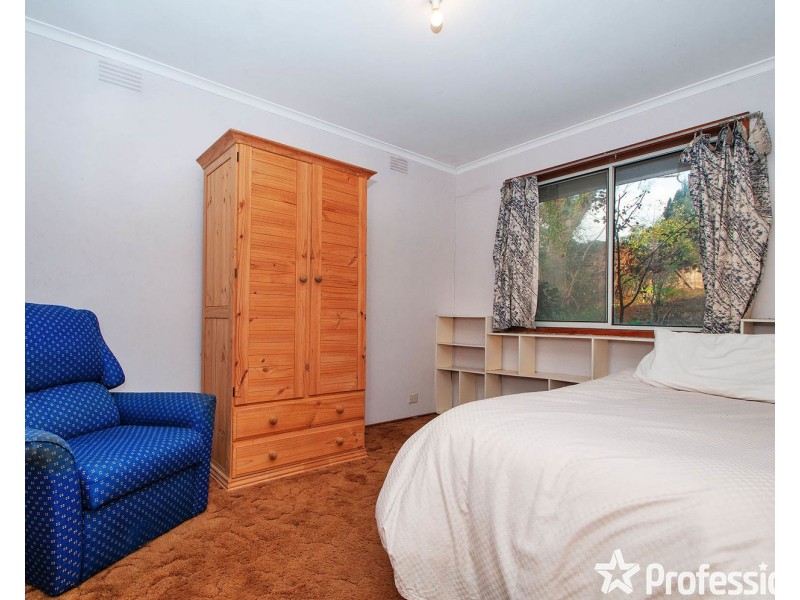 6 Greenslopes Drive, Mooroolbark VIC 3138