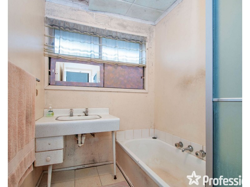 6 Greenslopes Drive, Mooroolbark VIC 3138