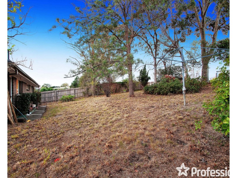 6 Greenslopes Drive, Mooroolbark VIC 3138