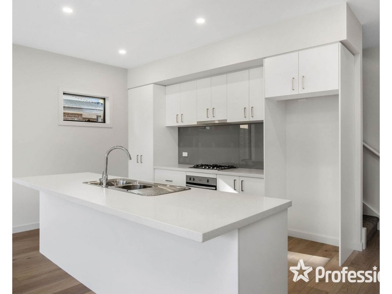 8 Urana Street, Kilsyth VIC 3137