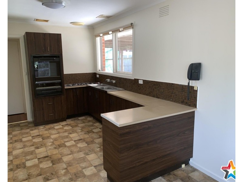12 Landstrom Quadrant, Kilsyth VIC 3137