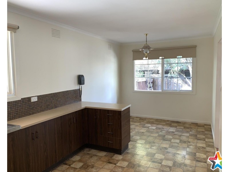 12 Landstrom Quadrant, Kilsyth VIC 3137