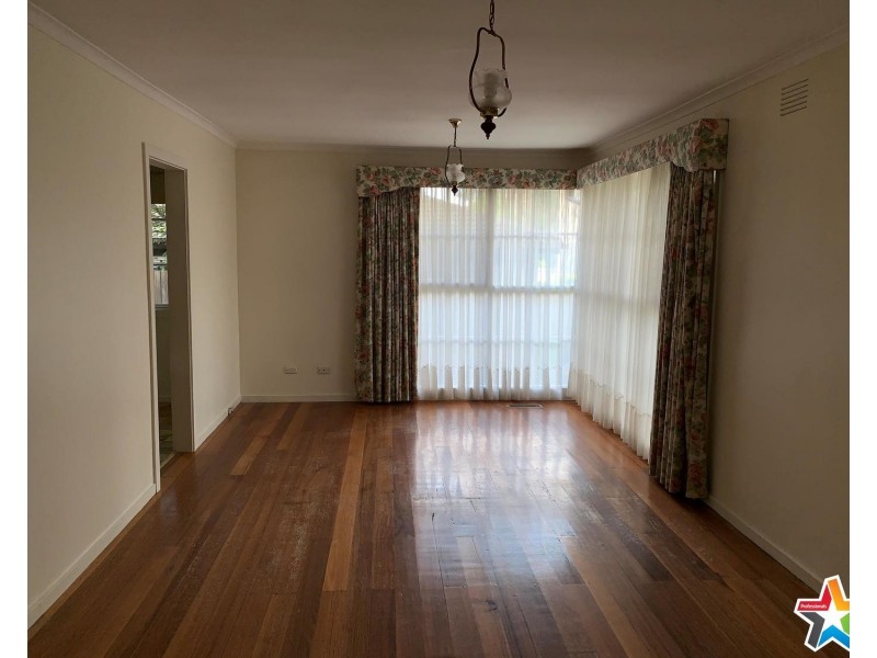 12 Landstrom Quadrant, Kilsyth VIC 3137