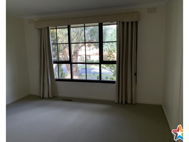 12 Landstrom Quadrant, Kilsyth VIC 3137