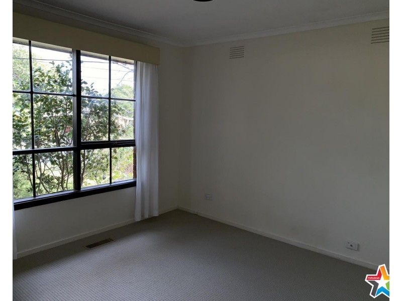 12 Landstrom Quadrant, Kilsyth VIC 3137