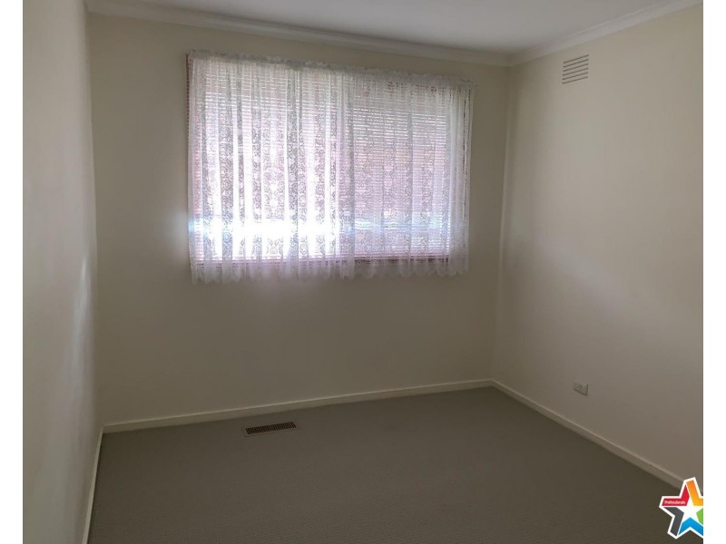 12 Landstrom Quadrant, Kilsyth VIC 3137