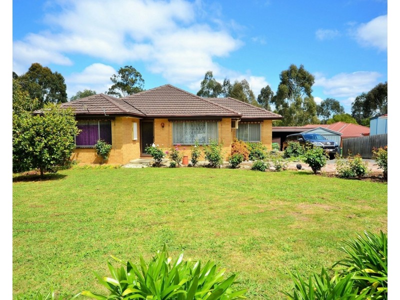 53 Esther Crescent, Mooroolbark VIC 3138