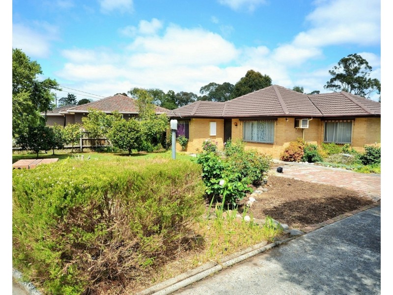 53 Esther Crescent, Mooroolbark VIC 3138
