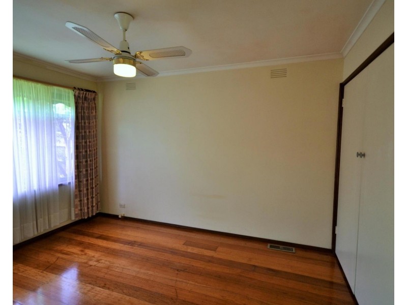 53 Esther Crescent, Mooroolbark VIC 3138