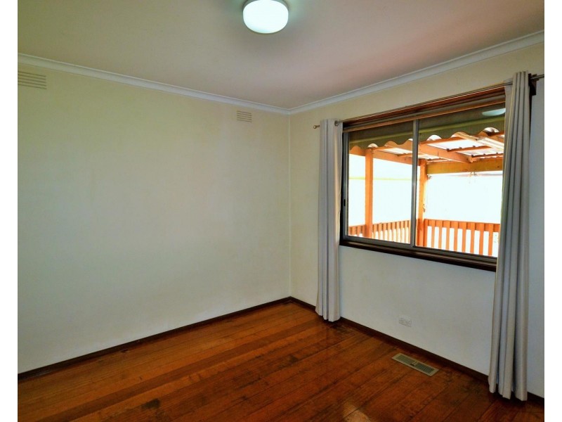 53 Esther Crescent, Mooroolbark VIC 3138