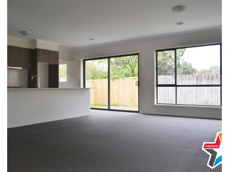 33 Tanika Circuit, Croydon VIC 3136