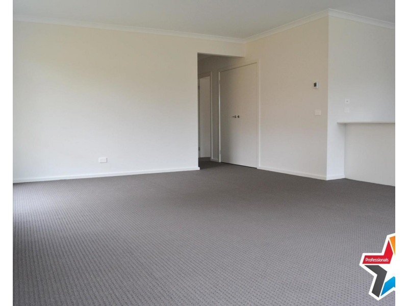 33 Tanika Circuit, Croydon VIC 3136