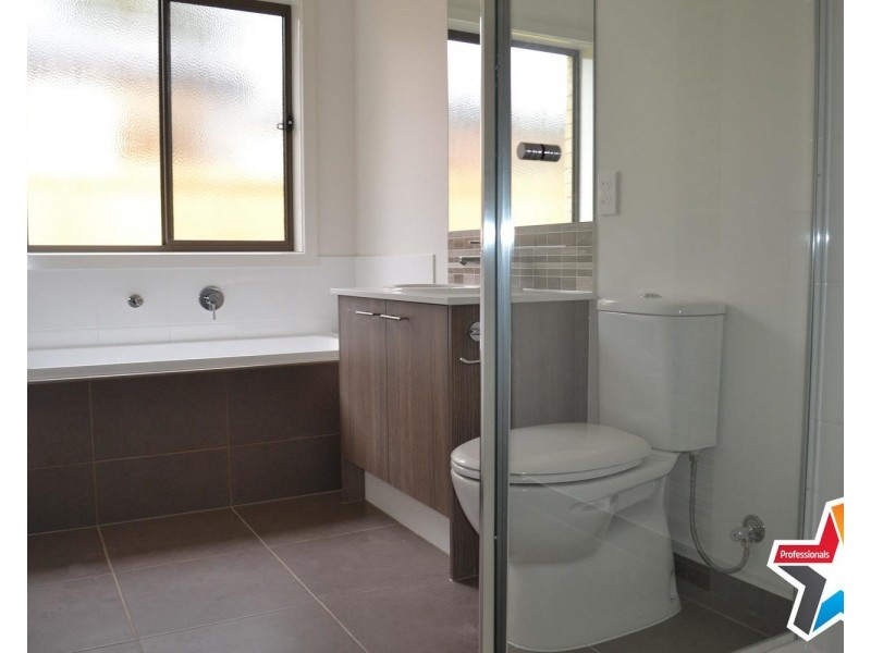 33 Tanika Circuit, Croydon VIC 3136