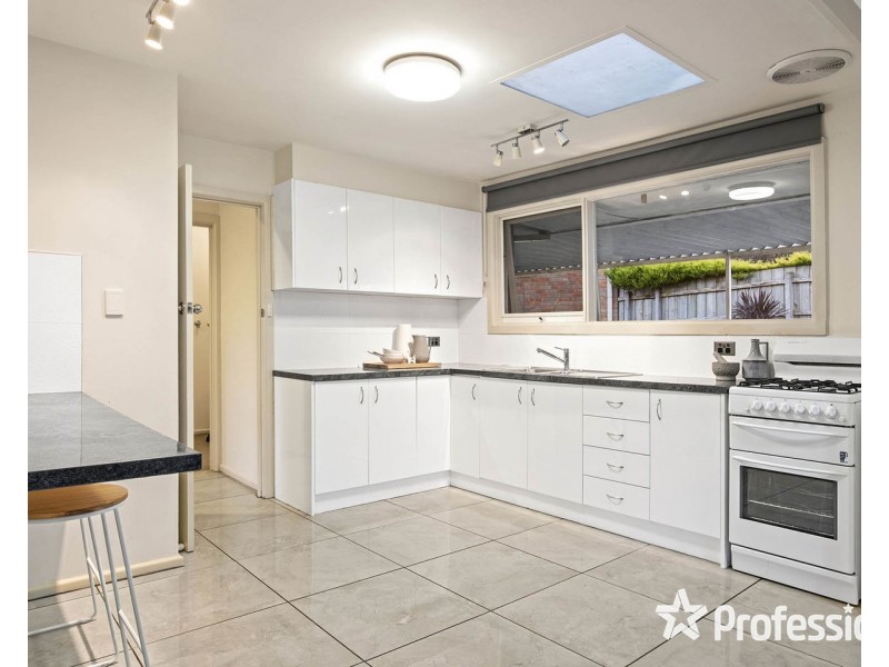 13 Swinburne Avenue, Mooroolbark VIC 3138