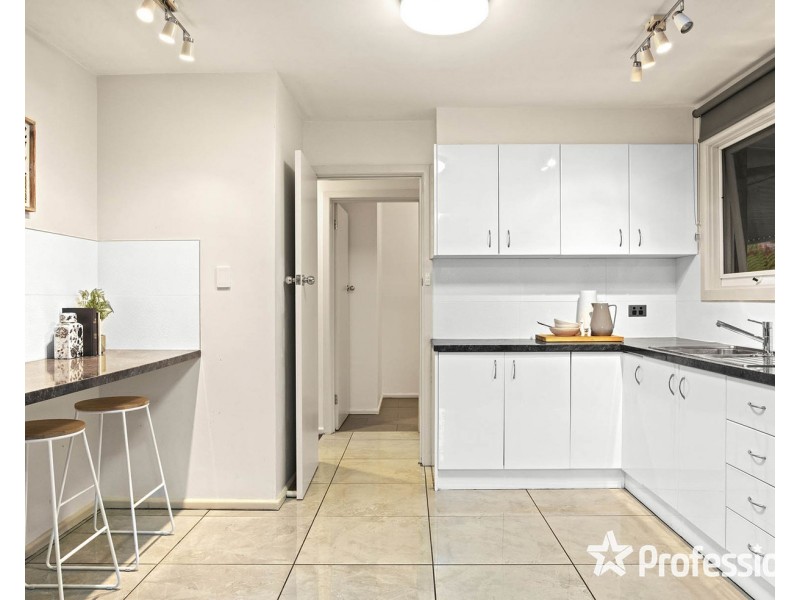 13 Swinburne Avenue, Mooroolbark VIC 3138