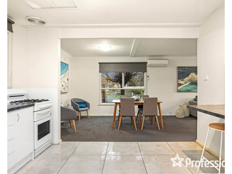 13 Swinburne Avenue, Mooroolbark VIC 3138