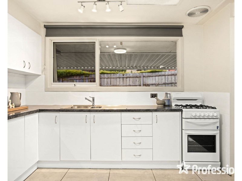 13 Swinburne Avenue, Mooroolbark VIC 3138