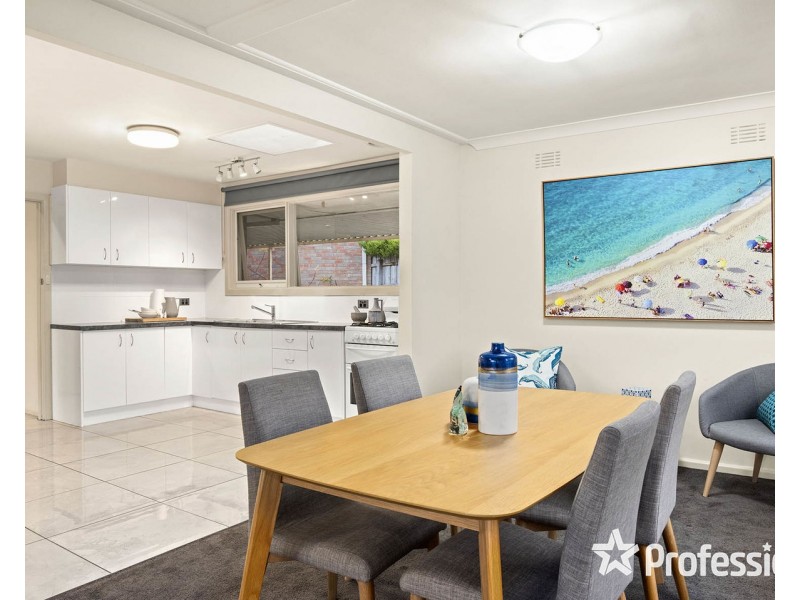 13 Swinburne Avenue, Mooroolbark VIC 3138