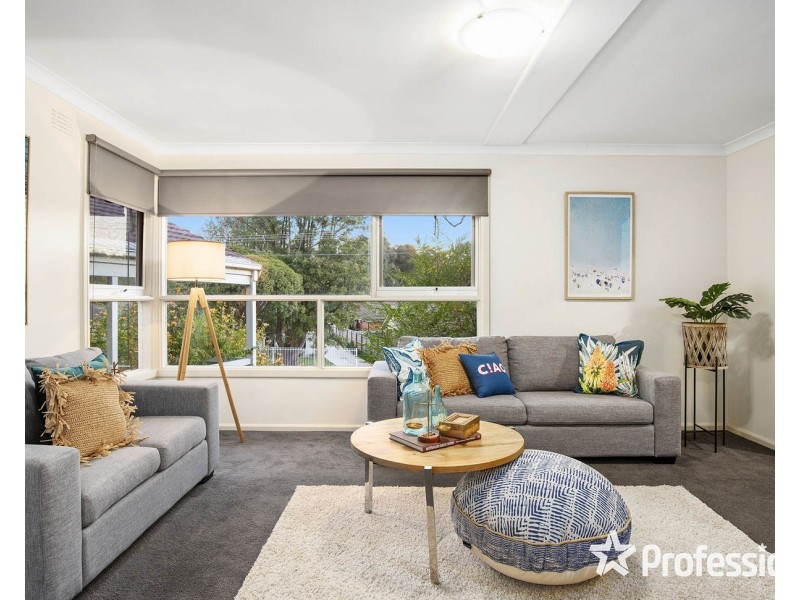 13 Swinburne Avenue, Mooroolbark VIC 3138