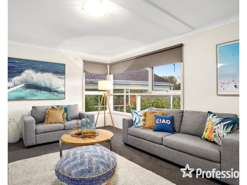 13 Swinburne Avenue, Mooroolbark VIC 3138