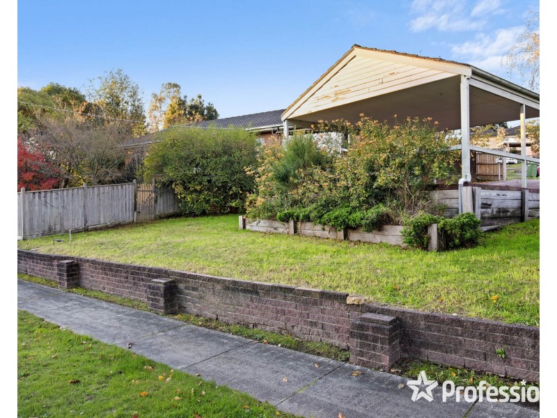 13 Swinburne Avenue, Mooroolbark VIC 3138