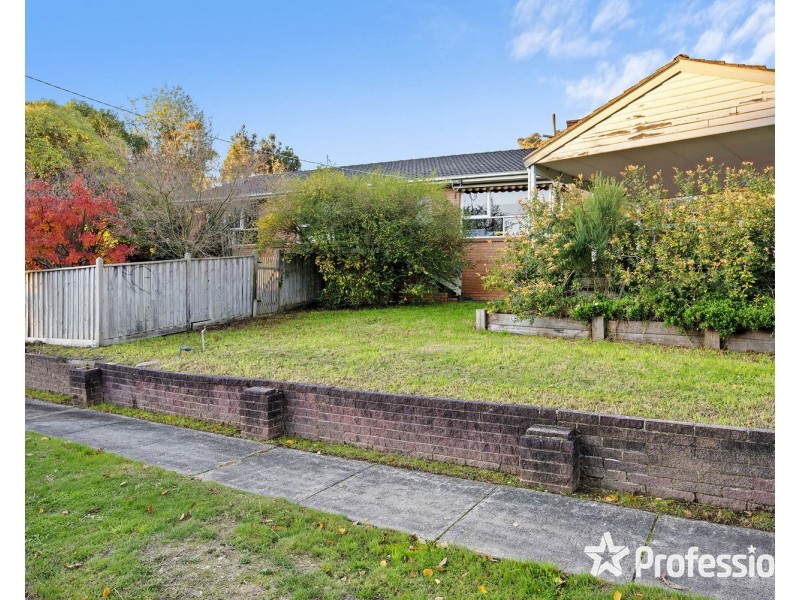 13 Swinburne Avenue, Mooroolbark VIC 3138