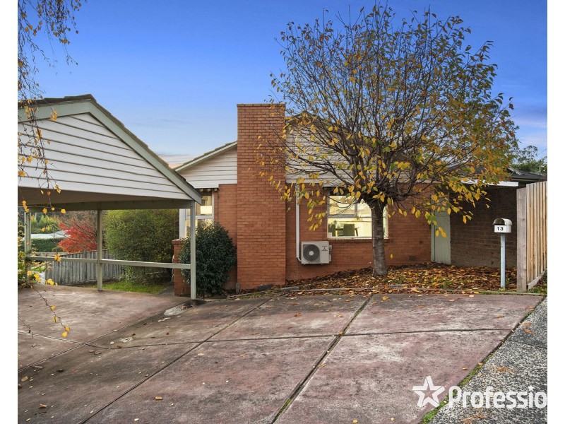 13 Swinburne Avenue, Mooroolbark VIC 3138