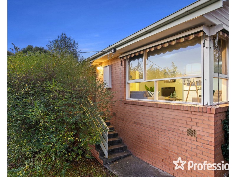 13 Swinburne Avenue, Mooroolbark VIC 3138