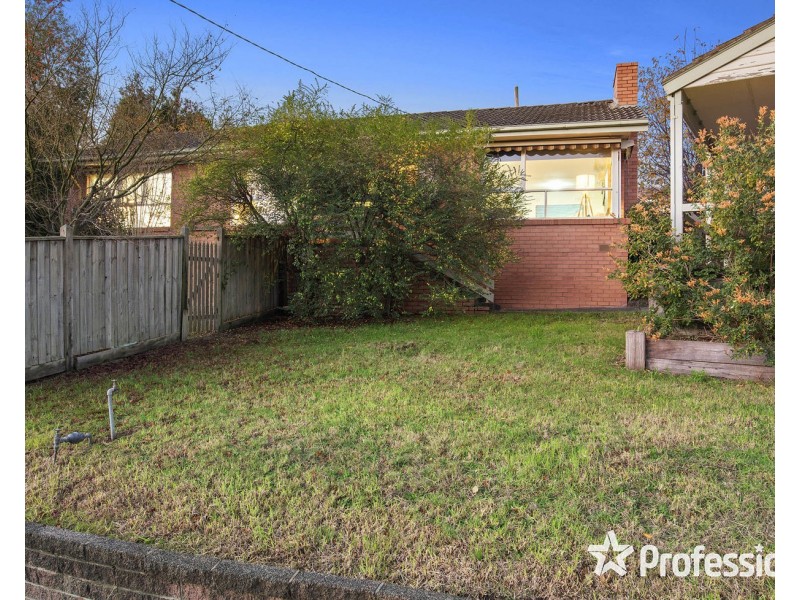 13 Swinburne Avenue, Mooroolbark VIC 3138