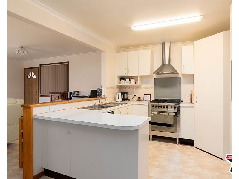 4 Meseta Street, Mooroolbark VIC 3138